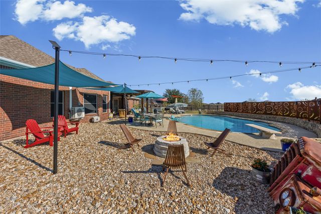 112 Springfield Lane, Red Oak, TX 75165