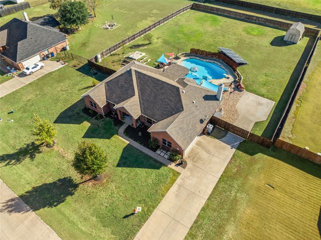 112 Springfield Lane, Red Oak, TX 75165