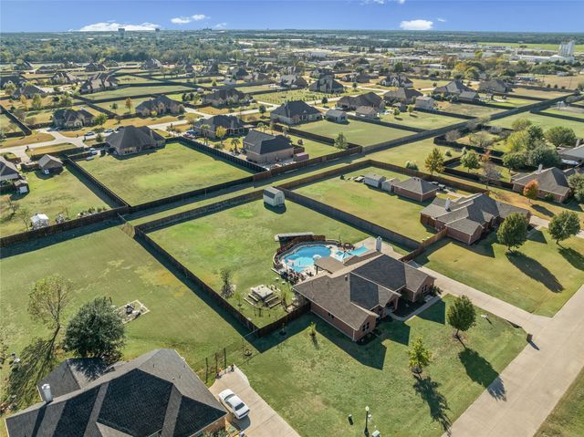 112 Springfield Lane, Red Oak, TX 75165