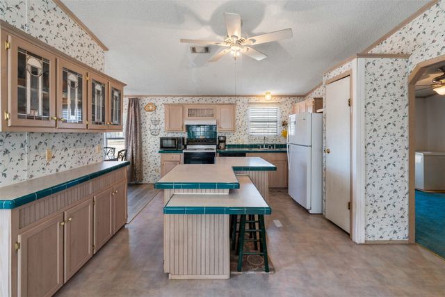 206 Trailwind Street, Gun Barrel City, TX 75156