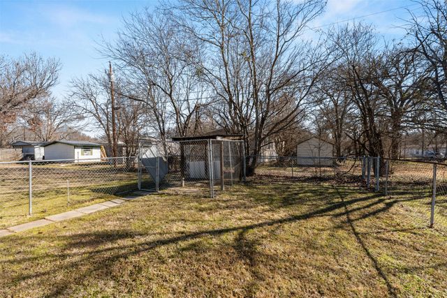 206 Trailwind Street, Gun Barrel City, TX 75156