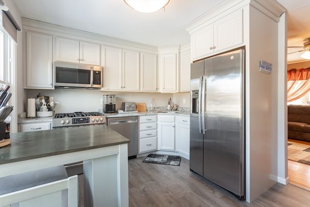 78 Greenbrier Dr, New Bedford, MA 02745