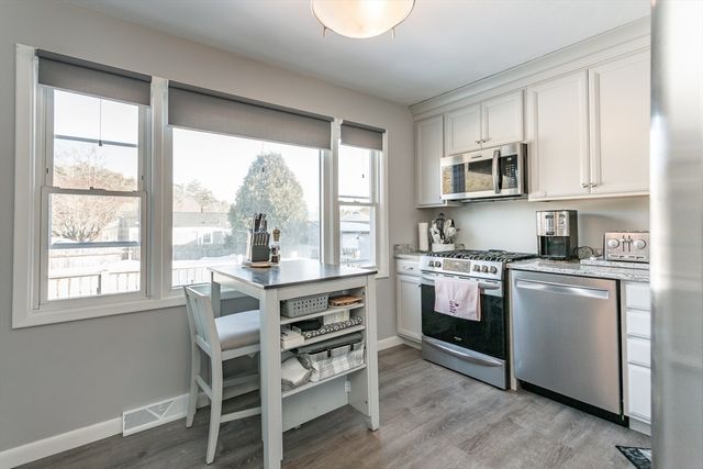 78 Greenbrier Dr, New Bedford, MA 02745