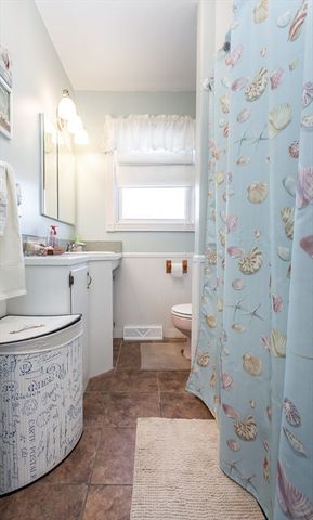 78 Greenbrier Dr, New Bedford, MA 02745