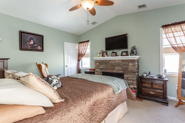 78 Greenbrier Dr, New Bedford, MA 02745