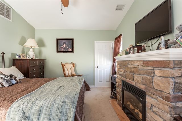 78 Greenbrier Dr, New Bedford, MA 02745