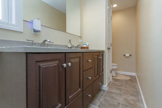 78 Greenbrier Dr, New Bedford, MA 02745