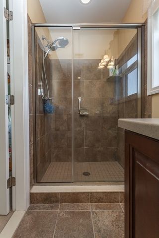 78 Greenbrier Dr, New Bedford, MA 02745