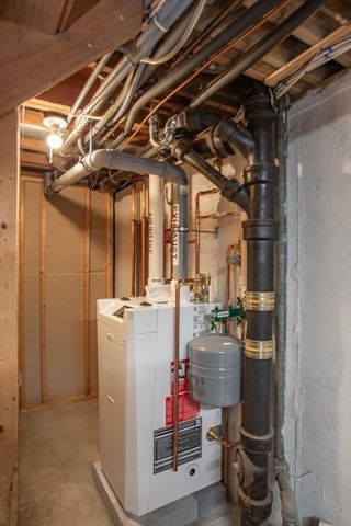 78 Greenbrier Dr, New Bedford, MA 02745