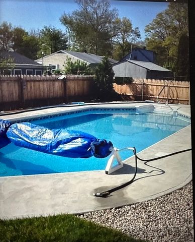 78 Greenbrier Dr, New Bedford, MA 02745