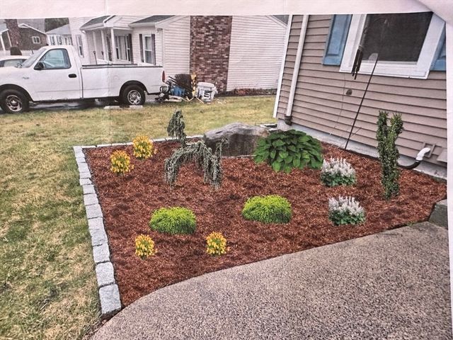 78 Greenbrier Dr, New Bedford, MA 02745