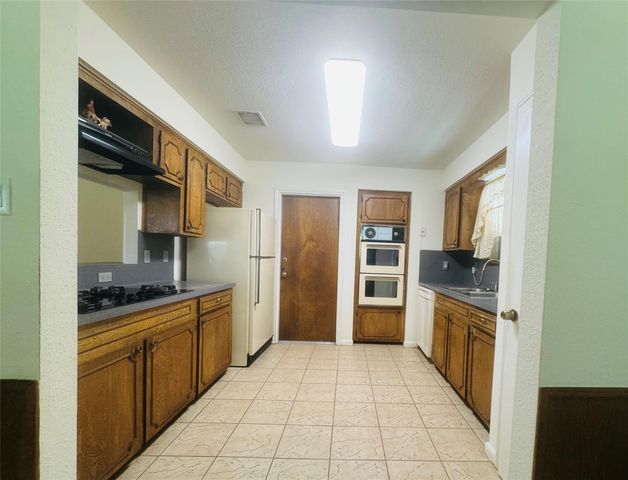 7622 Woodsman Trail, Houston, TX 77040