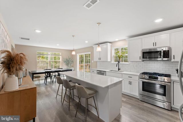 8 WHITETAIL DR, Elmer, NJ 08318