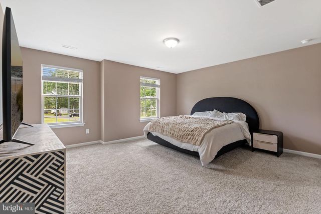 8 WHITETAIL DR, Elmer, NJ 08318