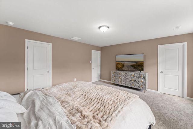 8 WHITETAIL DR, Elmer, NJ 08318