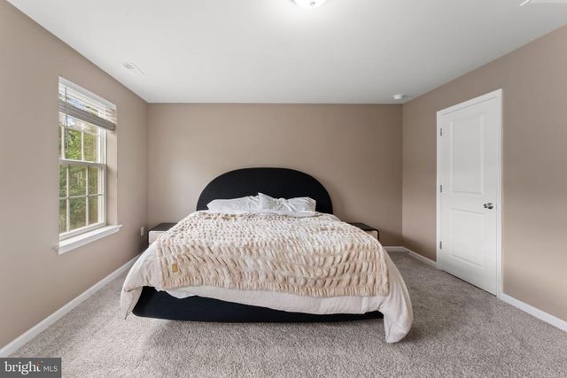 8 WHITETAIL DR, Elmer, NJ 08318