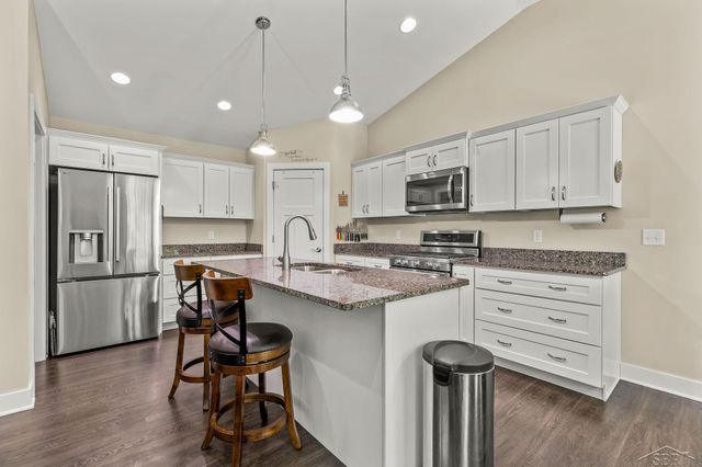 2616 Deerwood Circle, Midland, MI 48642