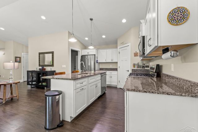 2616 Deerwood Circle, Midland, MI 48642