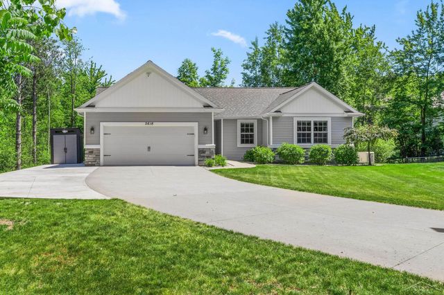 2616 Deerwood Circle, Midland, MI 48642