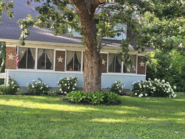905 4th Street, Brodhead, WI 53520