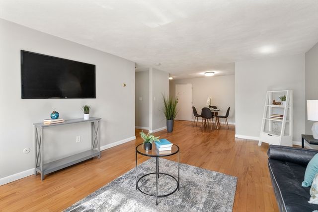 84 Grant St 12, Somerville, MA 02145