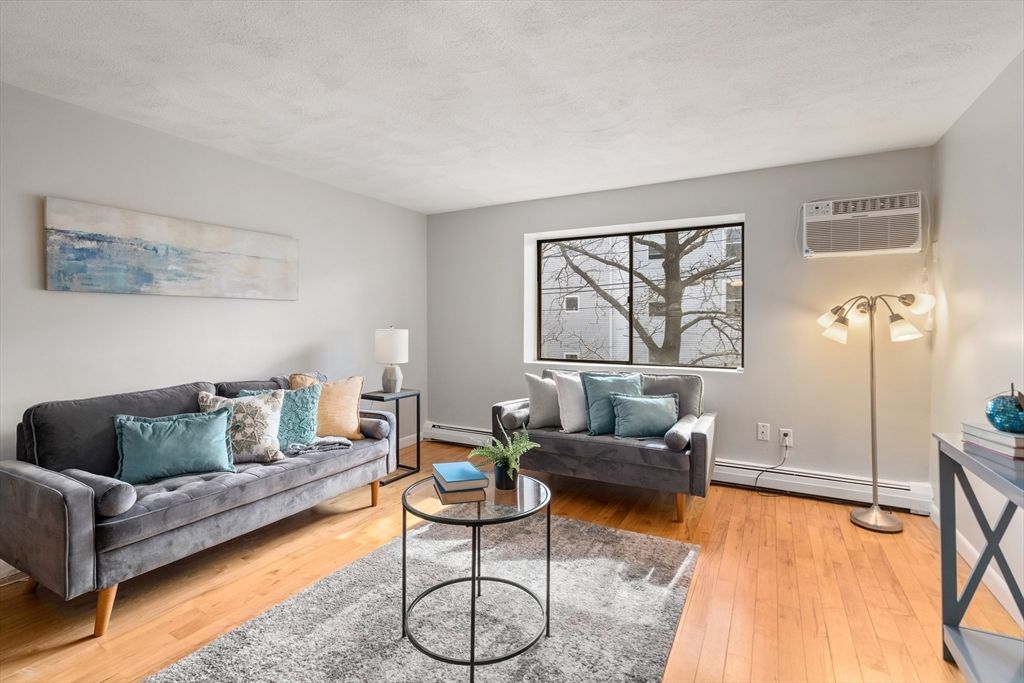 84 Grant St 12, Somerville, MA 02145