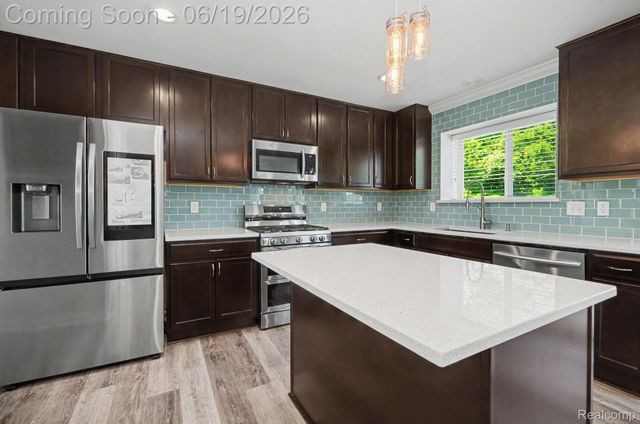 3455 N Quarry Creek Drive, White Lake Charter Township, MI 48383