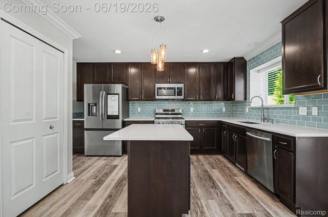 3455 N Quarry Creek Drive, White Lake Charter Township, MI 48383