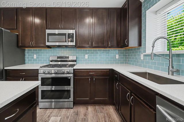 3455 N Quarry Creek Drive, White Lake Charter Township, MI 48383
