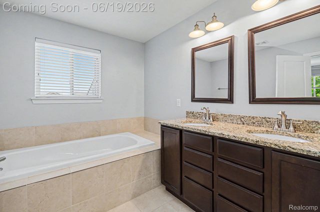 3455 N Quarry Creek Drive, White Lake Charter Township, MI 48383