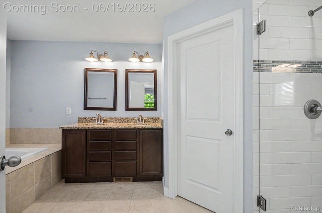 3455 N Quarry Creek Drive, White Lake Charter Township, MI 48383