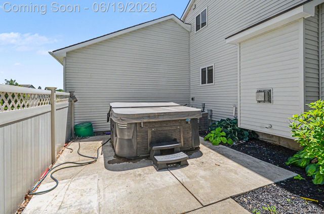 3455 N Quarry Creek Drive, White Lake Charter Township, MI 48383