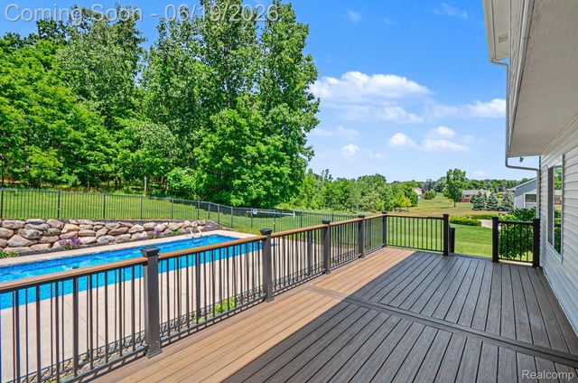 3455 N Quarry Creek Drive, White Lake Charter Township, MI 48383