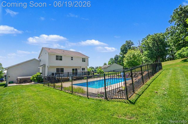 3455 N Quarry Creek Drive, White Lake Charter Township, MI 48383