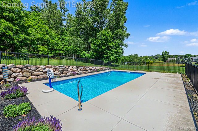 3455 N Quarry Creek Drive, White Lake Charter Township, MI 48383