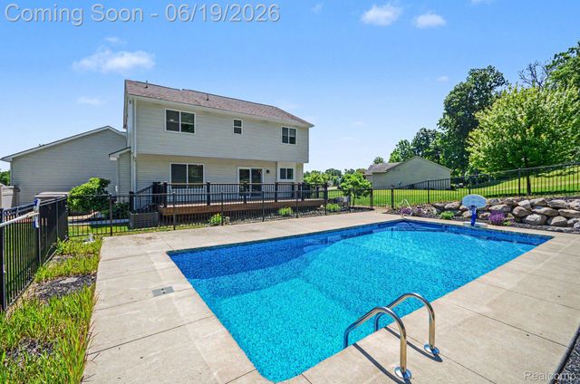 3455 N Quarry Creek Drive, White Lake Charter Township, MI 48383