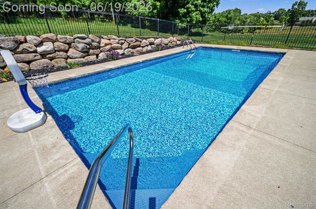 3455 N Quarry Creek Drive, White Lake Charter Township, MI 48383