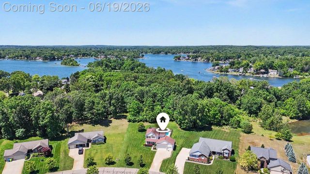 3455 N Quarry Creek Drive, White Lake Charter Township, MI 48383