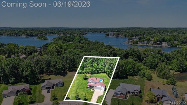 3455 N Quarry Creek Drive, White Lake Charter Township, MI 48383