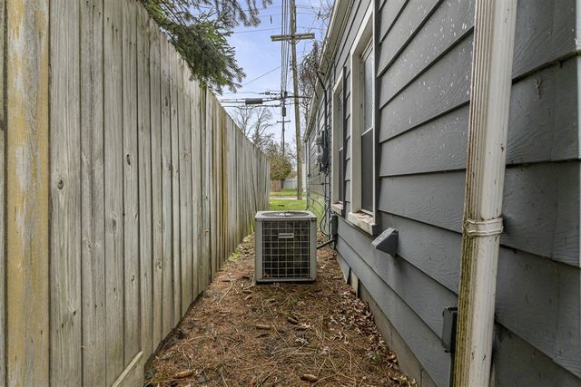 5757 Arcola Street, Garden City, MI 48135