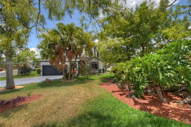 8733 NW 76th Dr, Tamarac, FL 33321