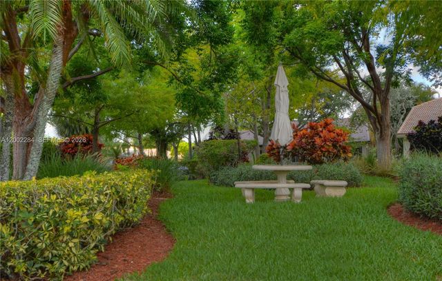 8733 NW 76th Dr, Tamarac, FL 33321