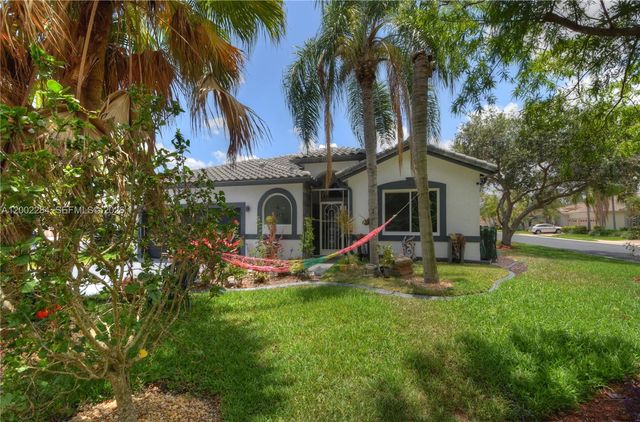 8733 NW 76th Dr, Tamarac, FL 33321