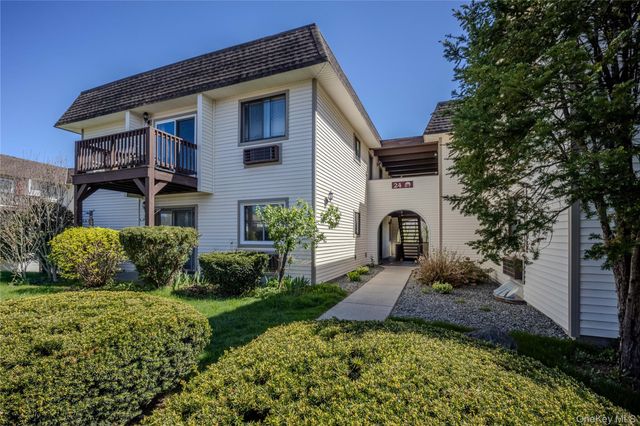 24 Village Park Drive 1F, Fishkill, NY 12524