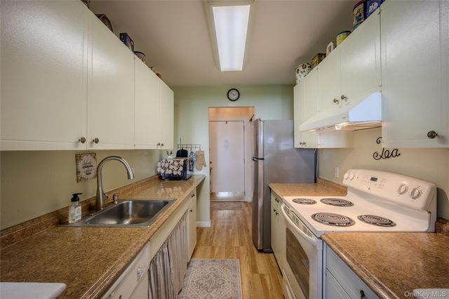 24 Village Park Drive 1F, Fishkill, NY 12524