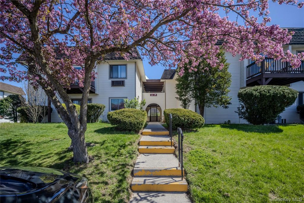 24 Village Park Drive 1F, Fishkill, NY 12524