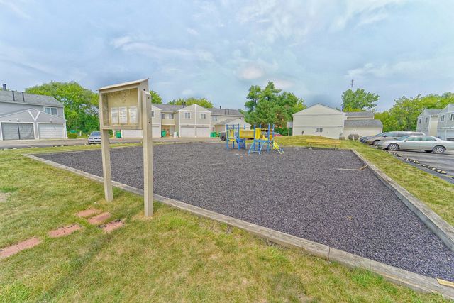 389 Meadow Green Lane 1, Round Lake Beach, IL 60073