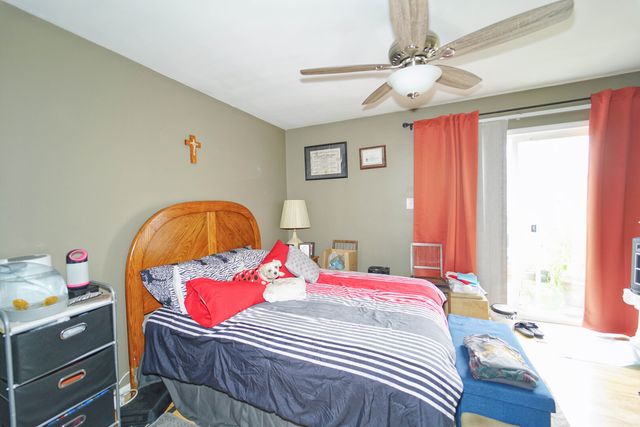 389 Meadow Green Lane 1, Round Lake Beach, IL 60073