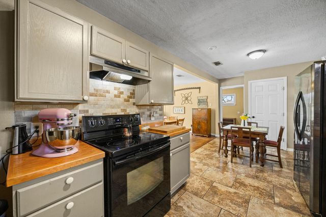 102 North Street, Columbus, TX 78934