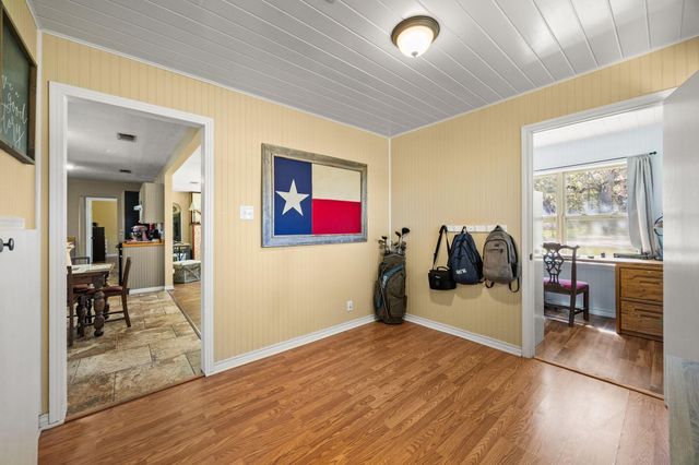 102 North Street, Columbus, TX 78934